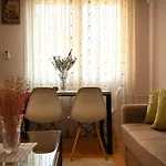 Apartment Seasons - Free Parking & Center *