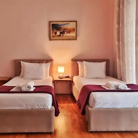 Seasons - Free Parking & Center