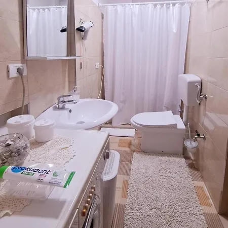 Apartament Seasons - Free Parking & Center Szkodra