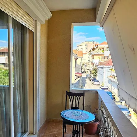 Seasons - Free Parking & Center