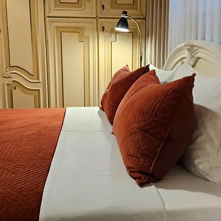 Seasons - Free Parking & Center