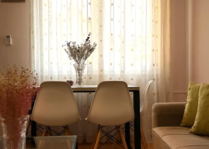Apartment Seasons - Free Parking & Center *