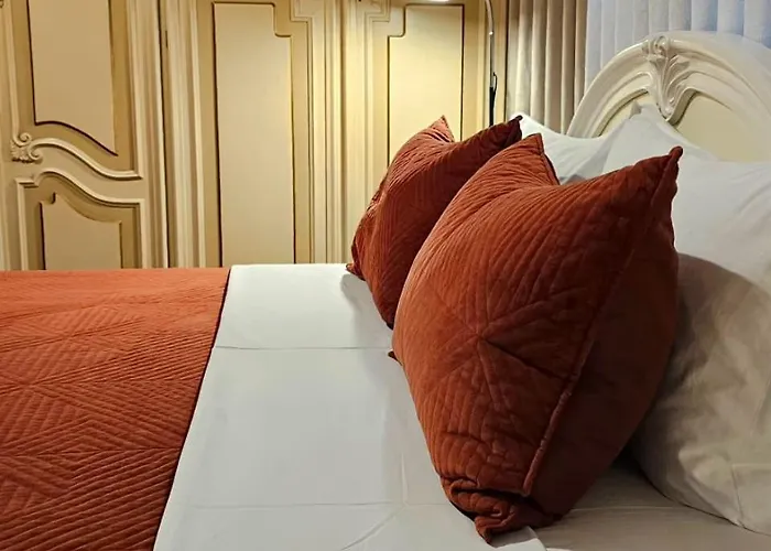 Seasons - Free Parking & Center