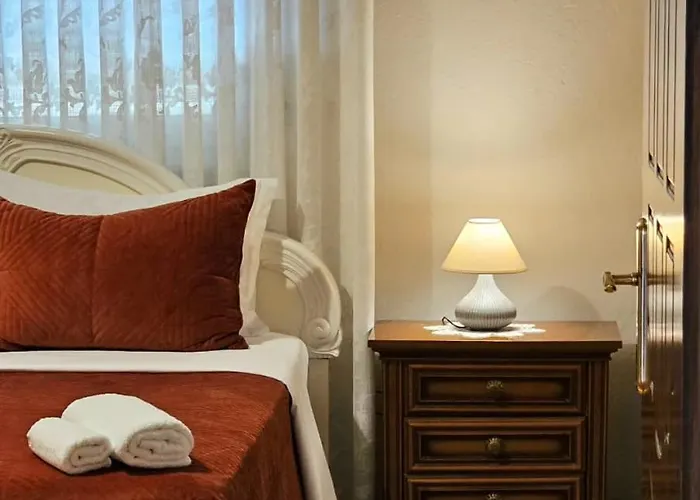 Seasons - Free Parking & Center 公寓