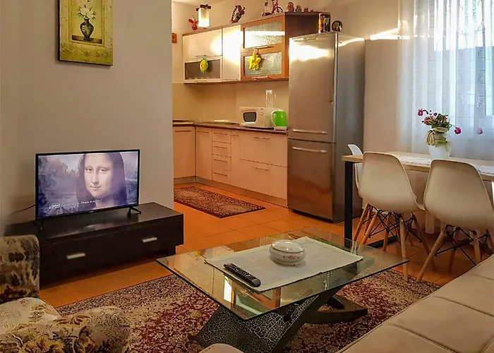 Seasons - Free Parking & Center Apartment