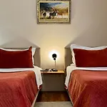 Seasons - Free Parking & Center Shkodër