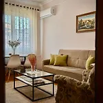 Seasons - Free Parking & Center Daire Shkodër