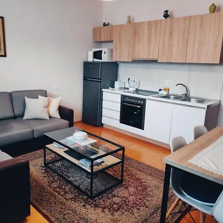 Seasons - Free Parking & Center Apartment