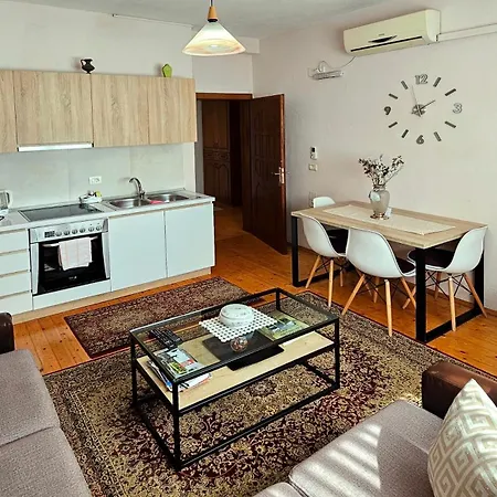 Seasons - Free Parking & Center * Shkoder