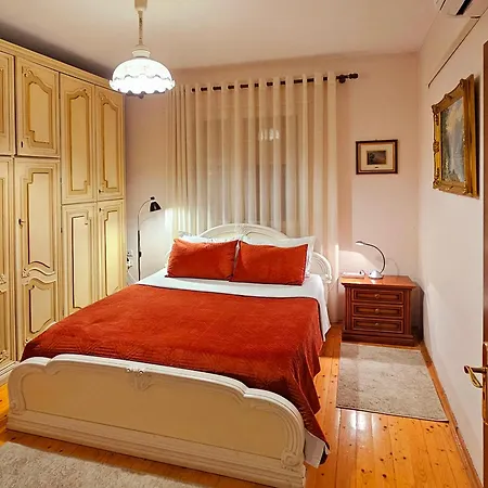 Seasons - Free Parking & Center Apartment *