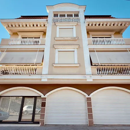 Seasons - Free Parking & Center Apartment