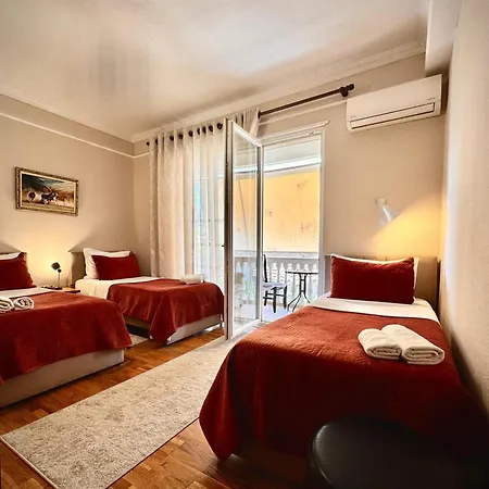 Seasons - Free Parking & Center *