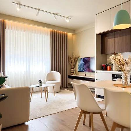 Seasons - Free Parking & Center Apartament Szkodra