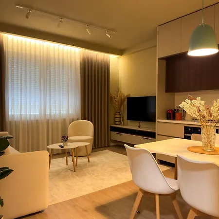 Seasons - Free Parking & Center Apartament Szkodra