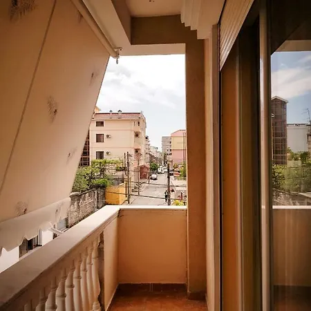 Apartment Seasons - Free Parking & Center