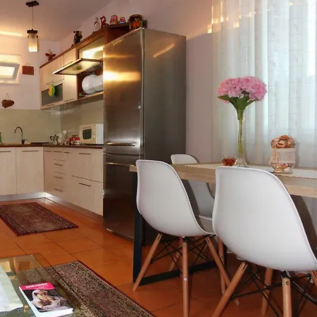 Seasons - Free Parking & Center * Shkodër