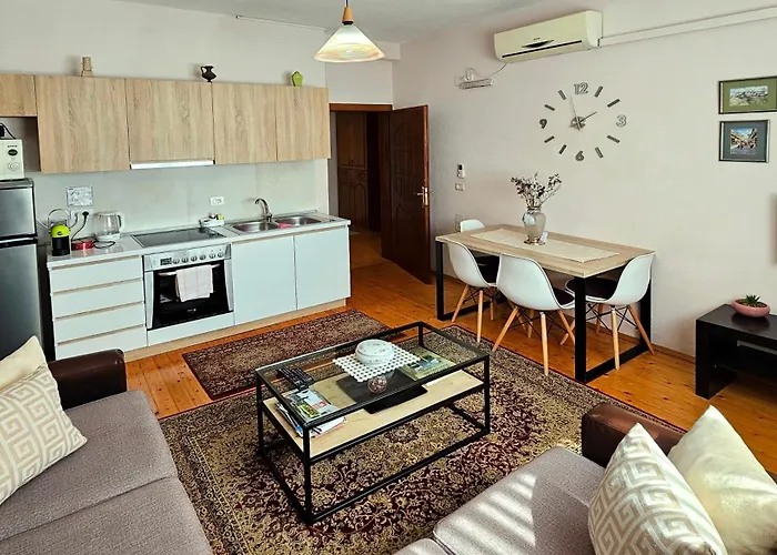 Seasons - Free Parking & Center * Shkodër