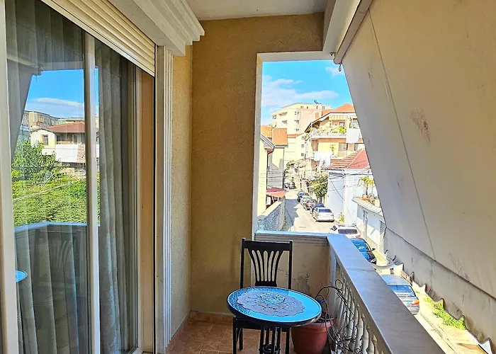 Seasons - Free Parking & Center