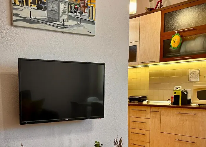 Seasons - Free Parking & Center