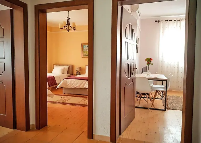 Seasons - Free Parking & Center Appartamento *